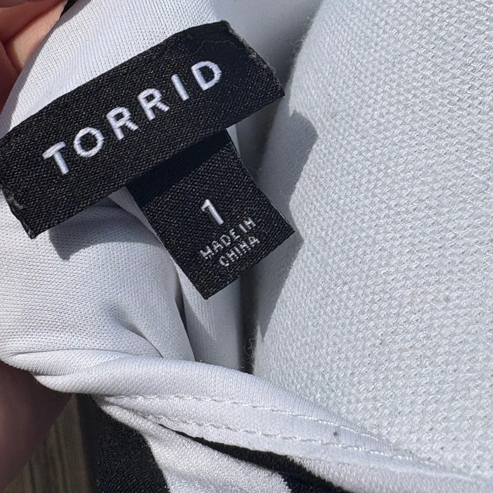 Torrid Super Soft Knot Tie Front Black and White Dress in Size 1 - Picture 2 of 7